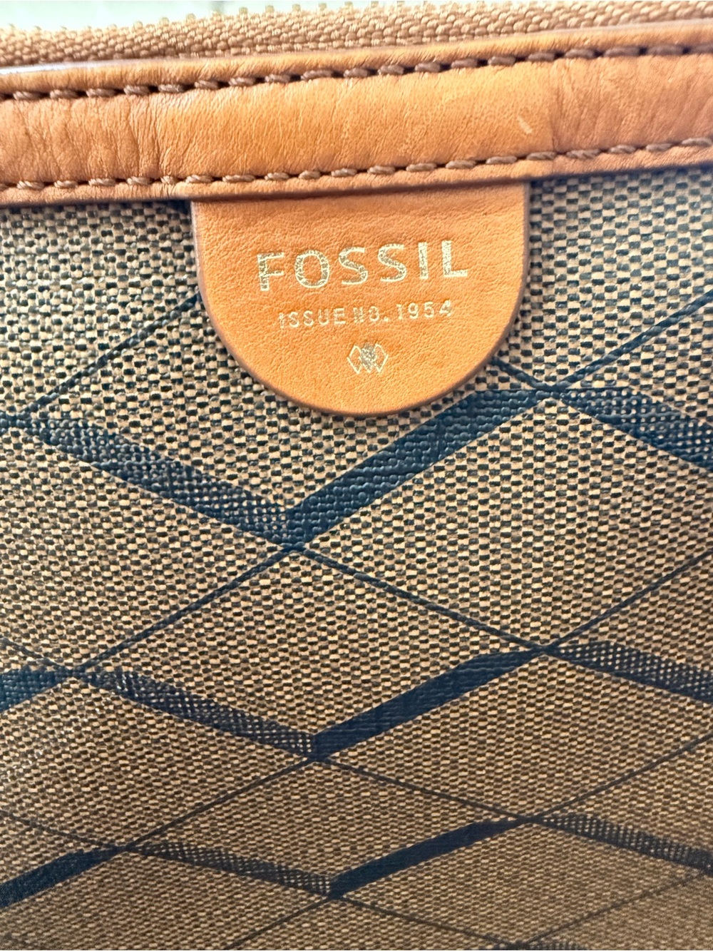 🤎 Fossil Geo Brown and Blue 💙 Tote with Tan Trim - Picture 4 of 11